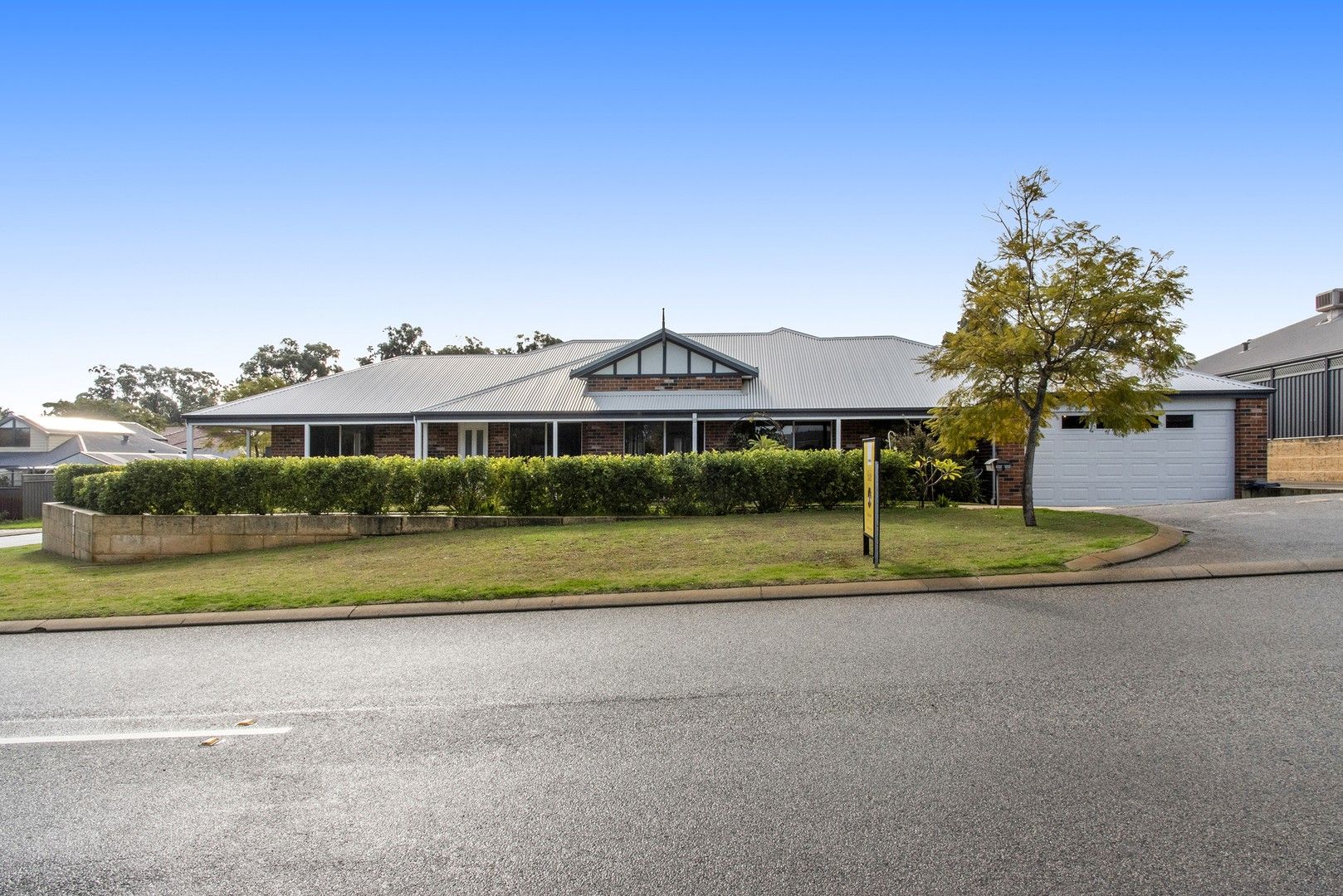 4 bedrooms House in 9 Ridge Boulevard BALDIVIS WA, 6171