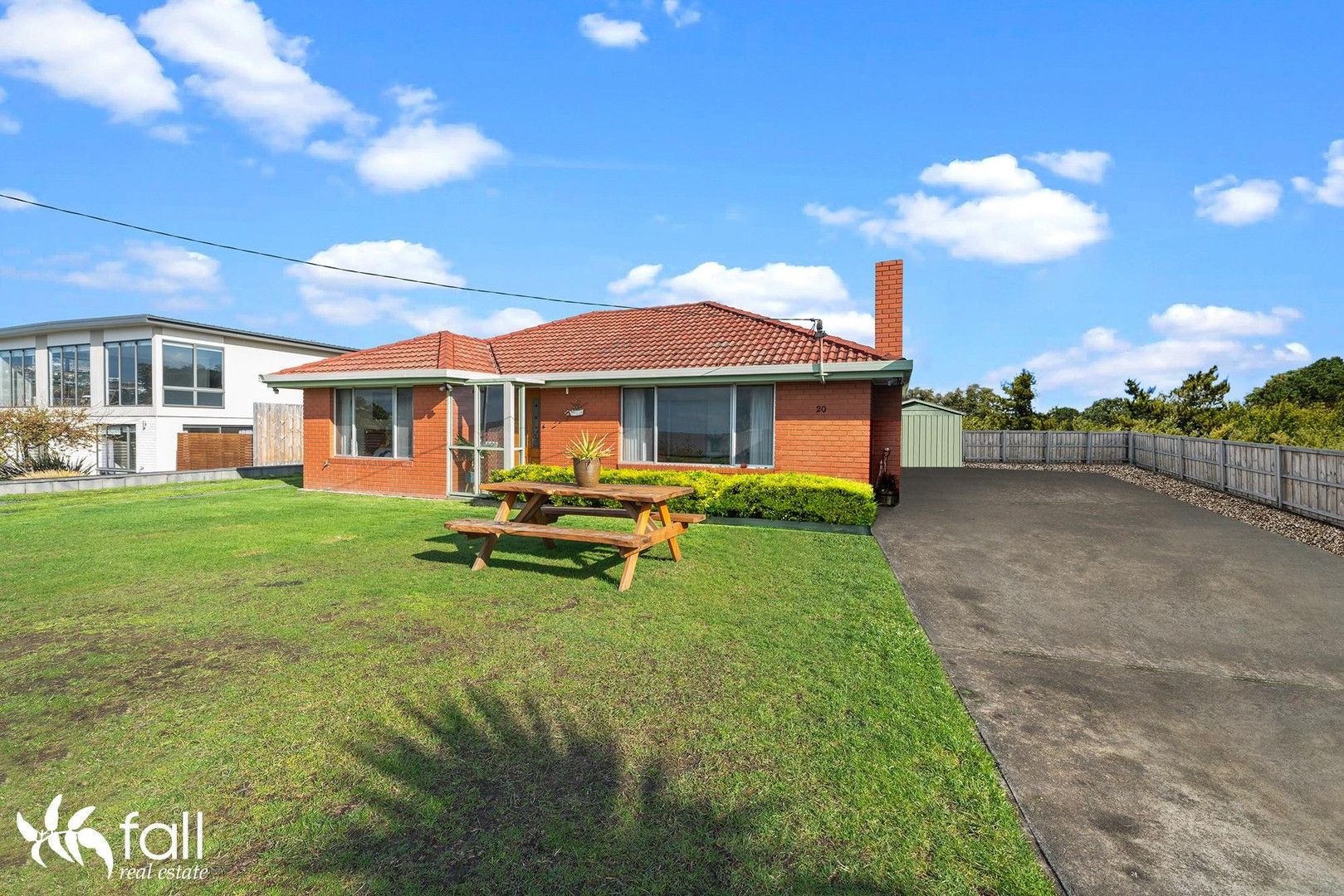 2 bedrooms House in 20 Ocean Esplanade BLACKMANS BAY TAS, 7052