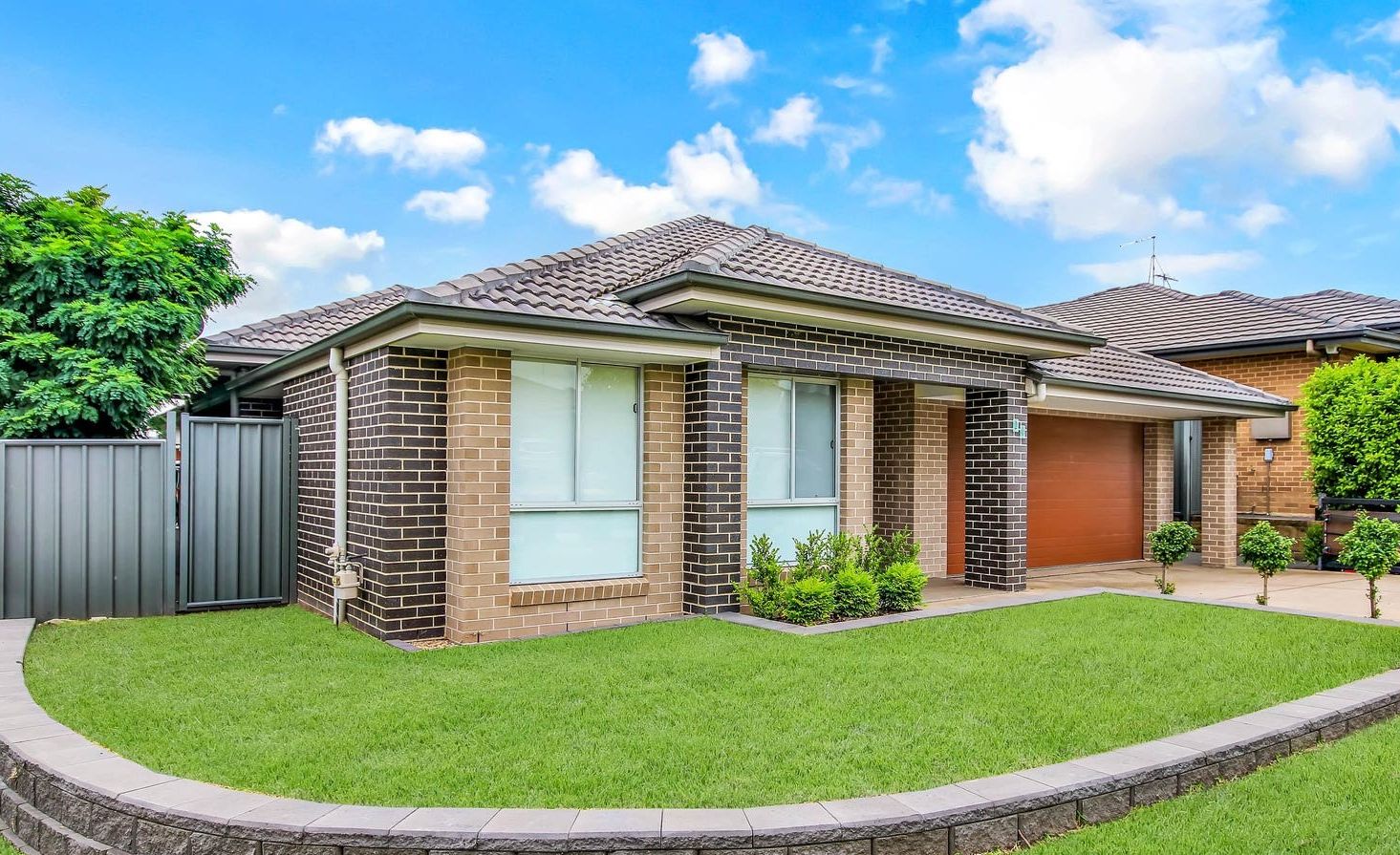 4 bedrooms House in 20 Loch Avenue GLENMORE PARK NSW, 2745