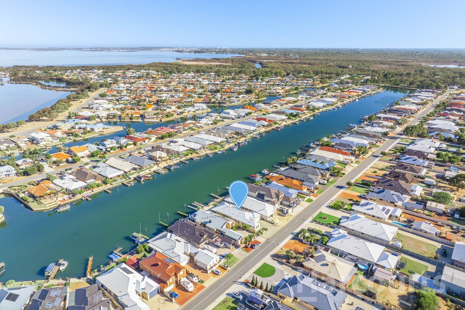 4 bedrooms House in 98 Murray Waters Boulevard SOUTH YUNDERUP WA, 6208