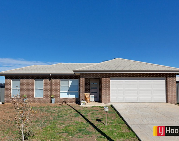 11 Grand Meadows Drive, North Tamworth NSW 2340