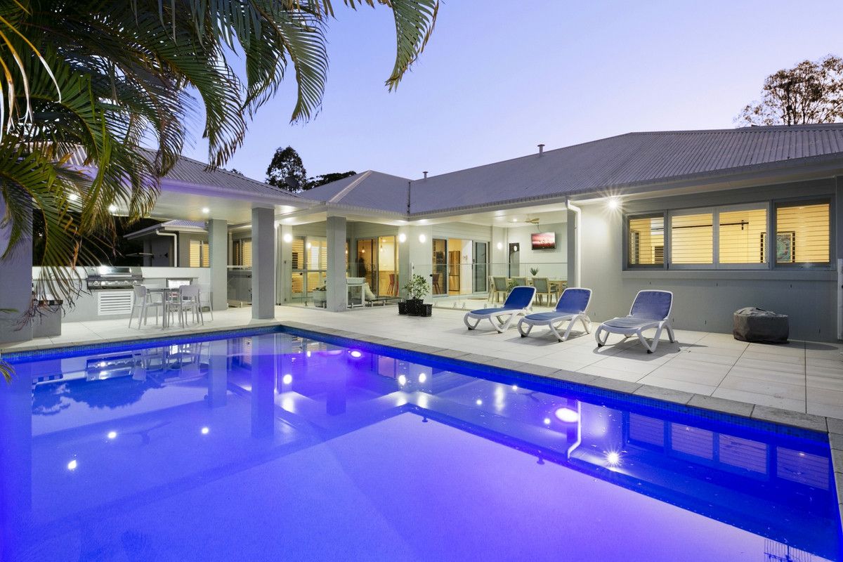 6 bedrooms House in 8 Samuel Drive TALLEBUDGERA QLD, 4228