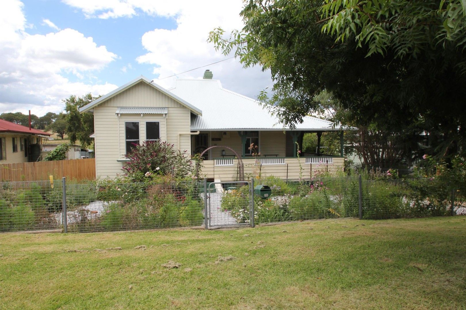 38 Molesworth Street, Tenterfield NSW 2372, Image 0