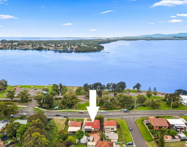 250 Northcliffe Drive, Lake Heights NSW 2502