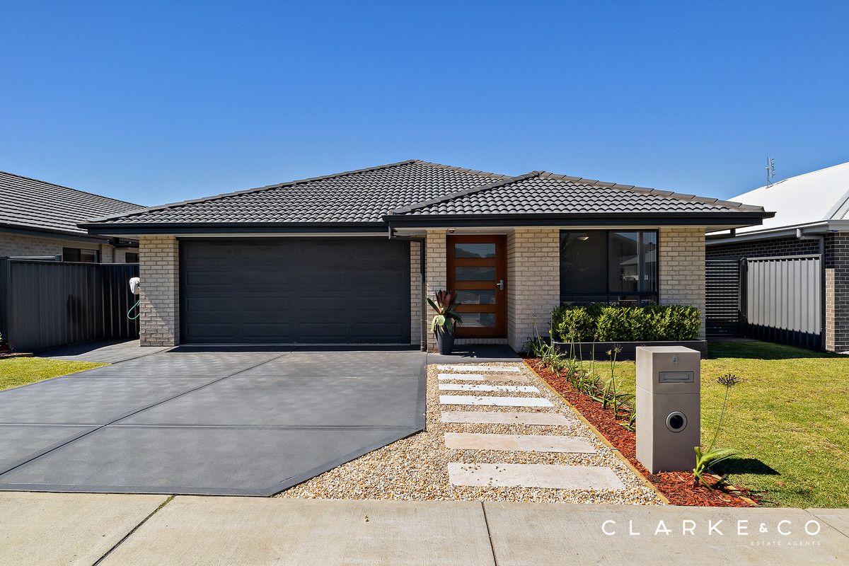 4 bedrooms House in 4 Centrefield Street RUTHERFORD NSW, 2320