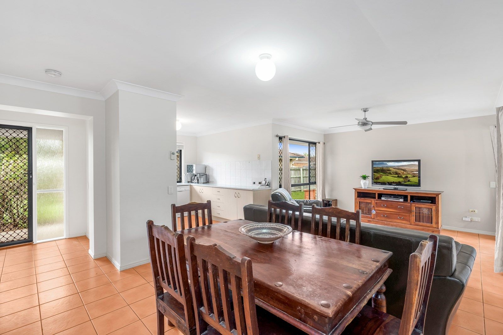 33 Pinewood Street, Wynnum West QLD 4178, Image 1