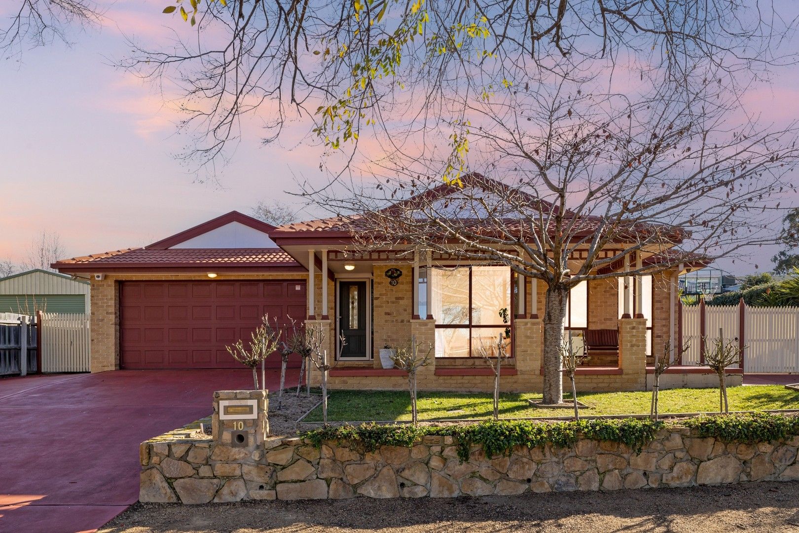 4 bedrooms House in 10 Moondarra Street AMAROO ACT, 2914