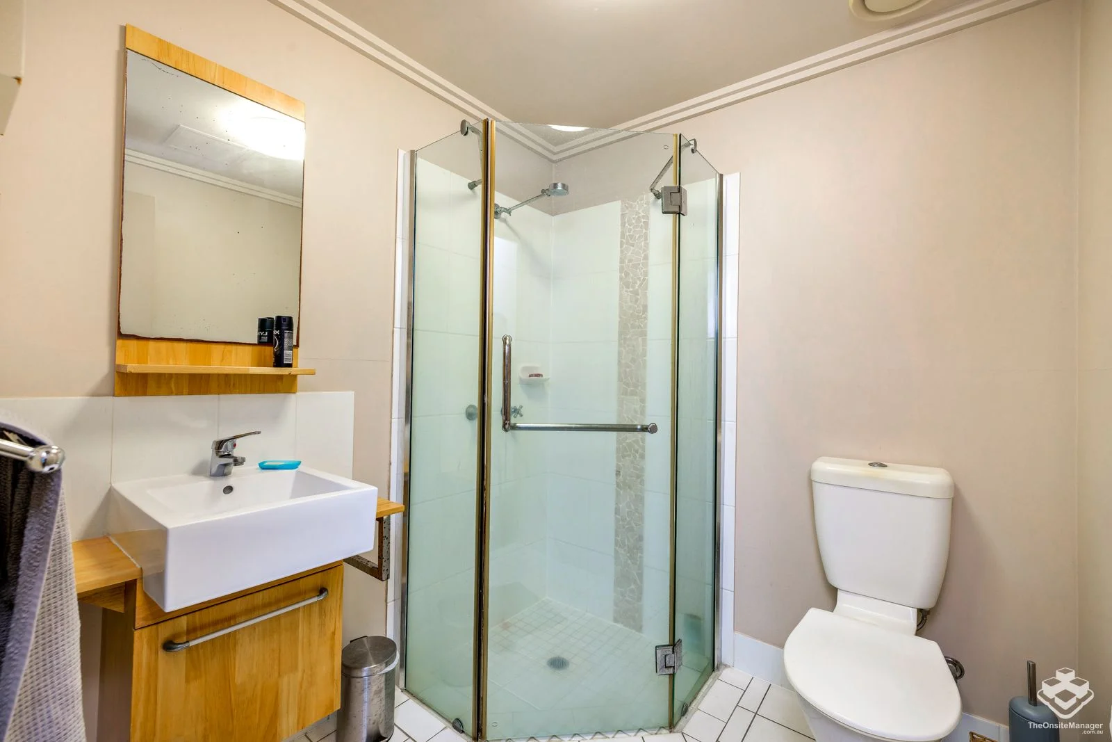 Additional image 11 of ID:21171568/22-24 Ward Street, Mooroobool QLD 4870