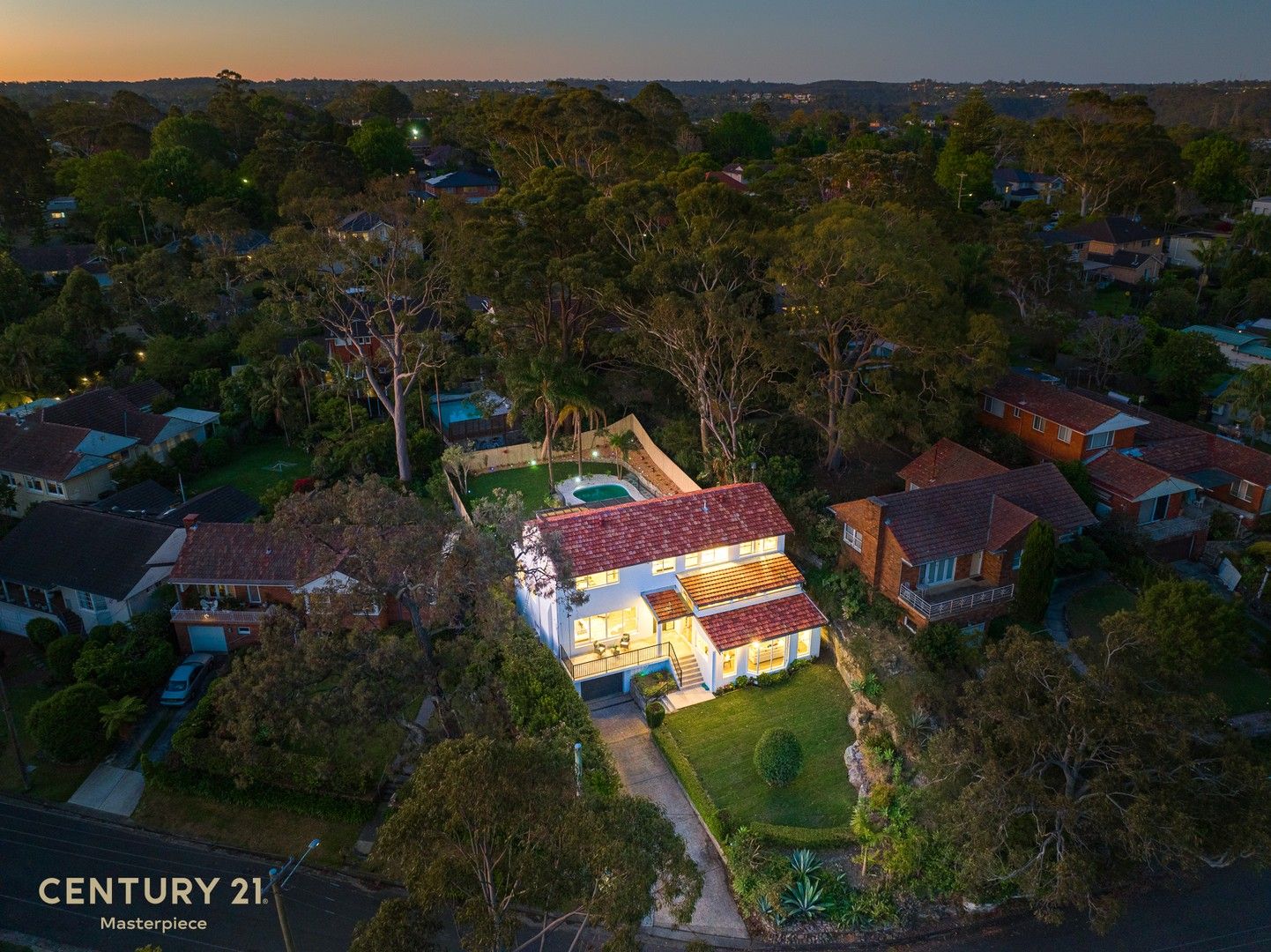 6 bedrooms House in 12 Karoo Avenue EAST LINDFIELD NSW, 2070