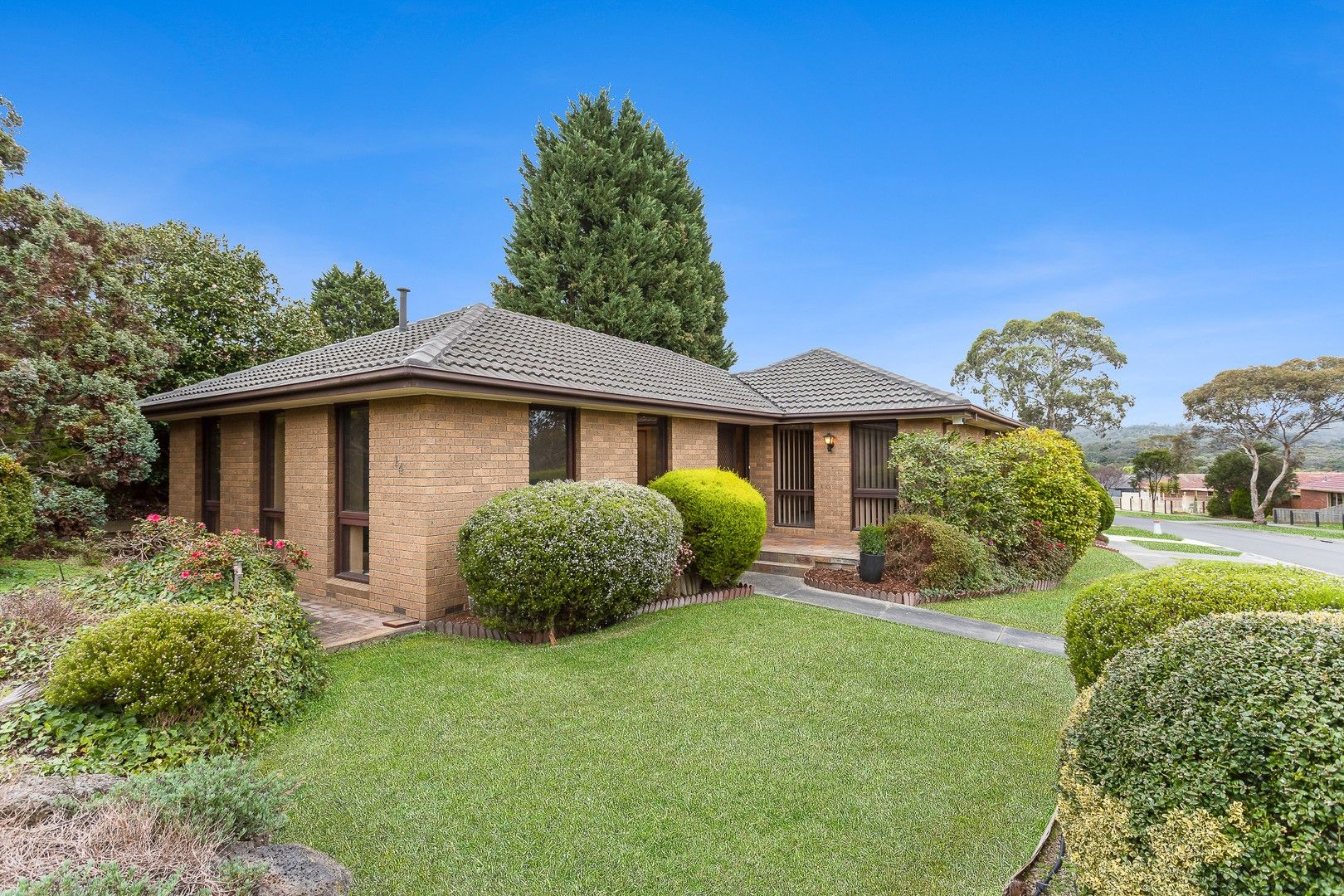 3 bedrooms House in 14 Chiswick Court ENDEAVOUR HILLS VIC, 3802