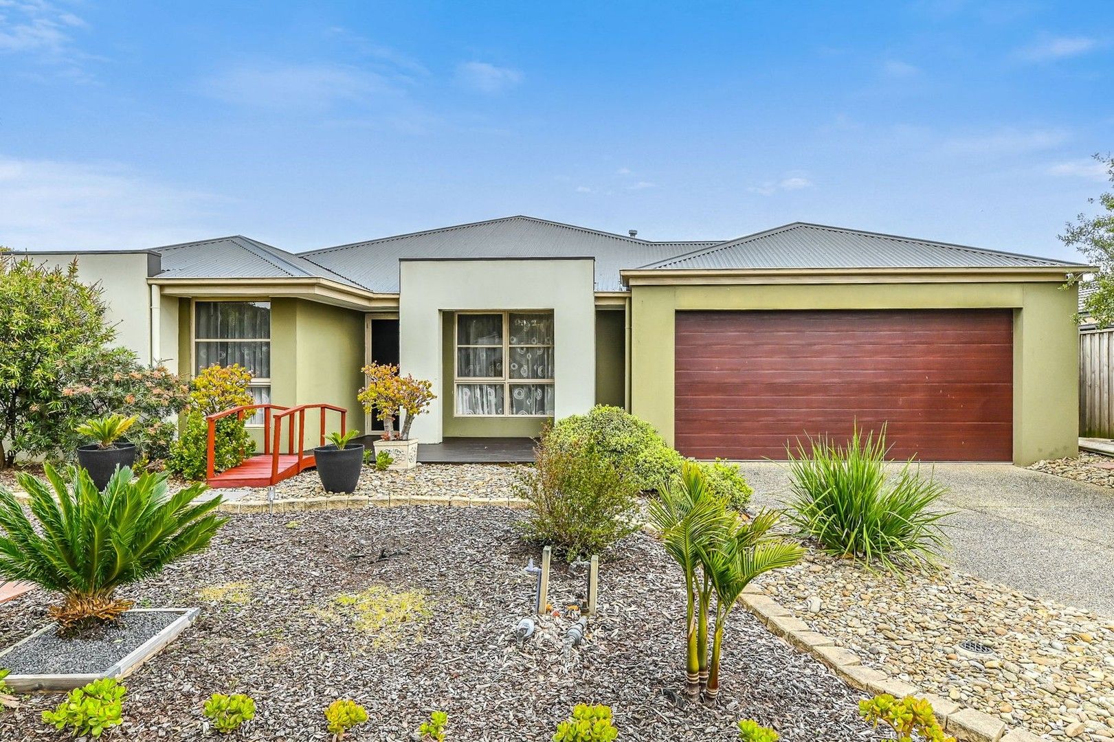4 bedrooms House in 1 Reyoff Place LYNDHURST VIC, 3975