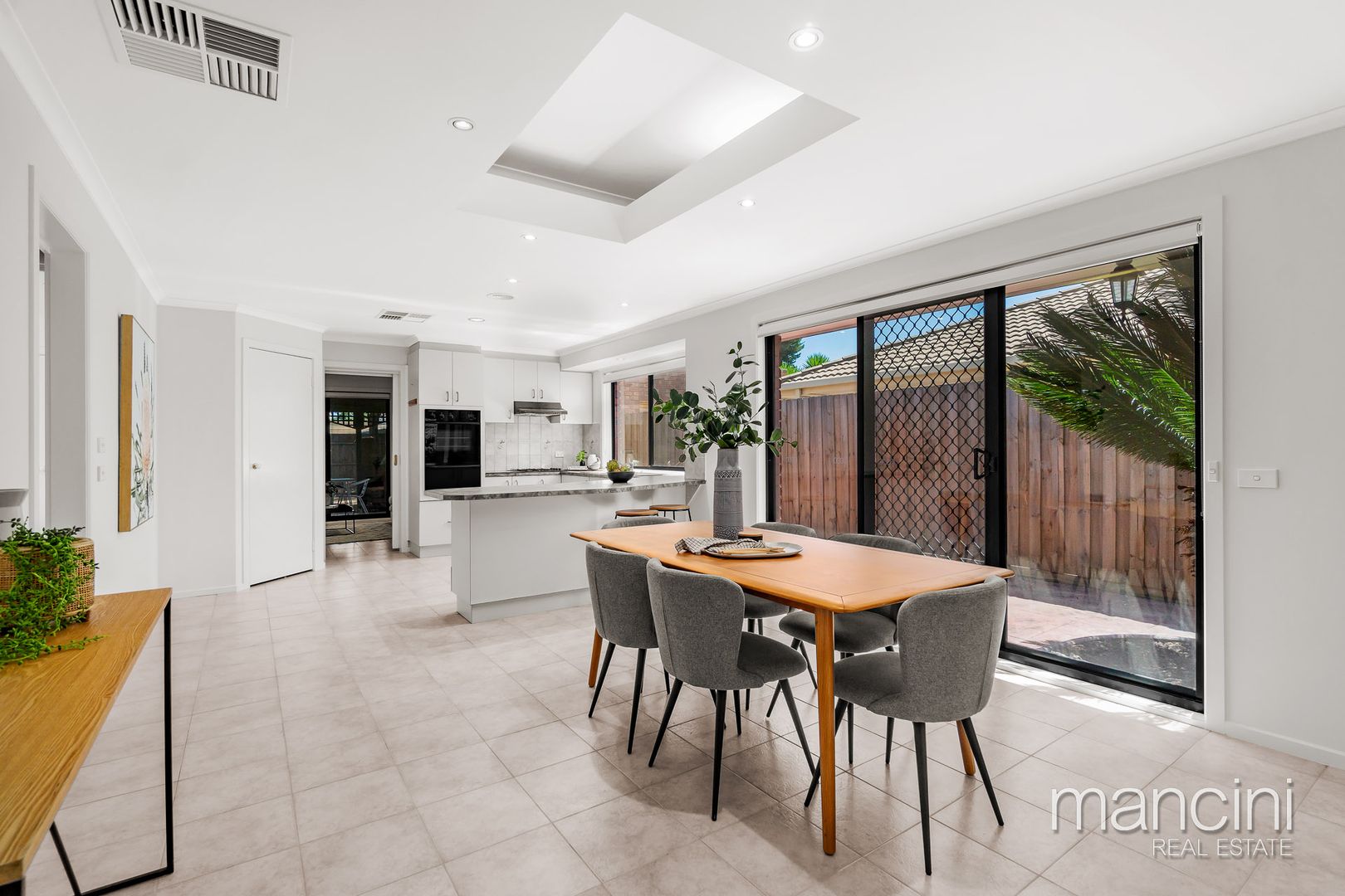 18 Myers Parade, Altona Meadows VIC 3028, Image 2