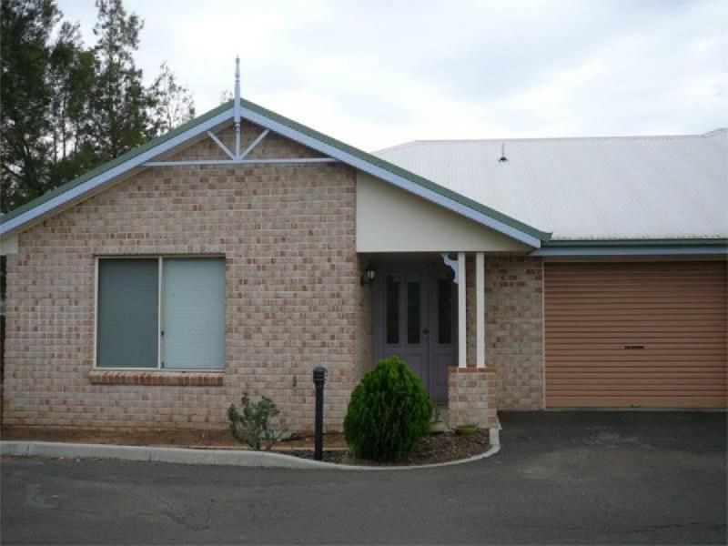 4/82 Charles St, Dalby QLD 4405 House For Rent 270 Domain