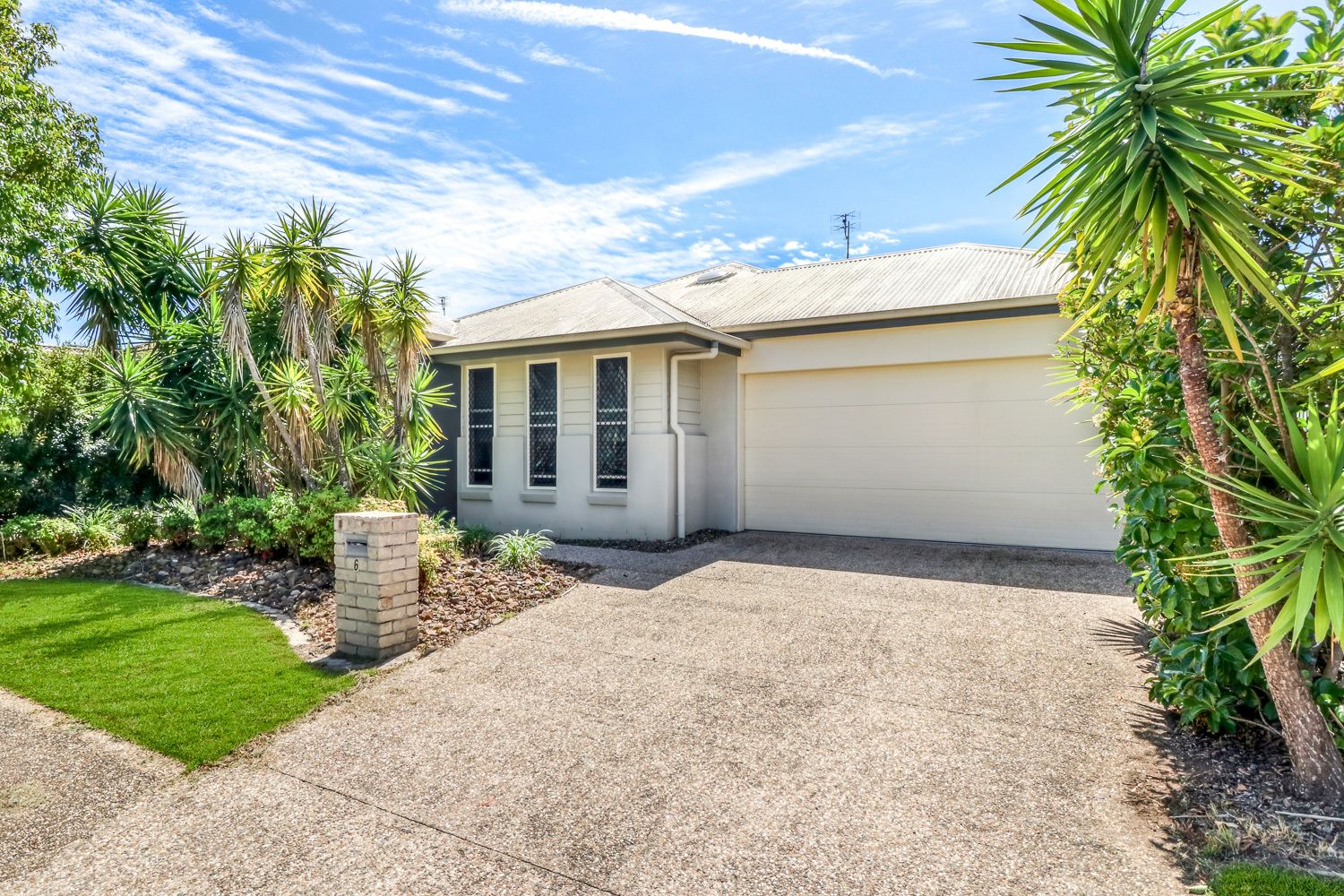 4 bedrooms House in 6 Whitsunday Dr PACIFIC PARADISE QLD, 4564