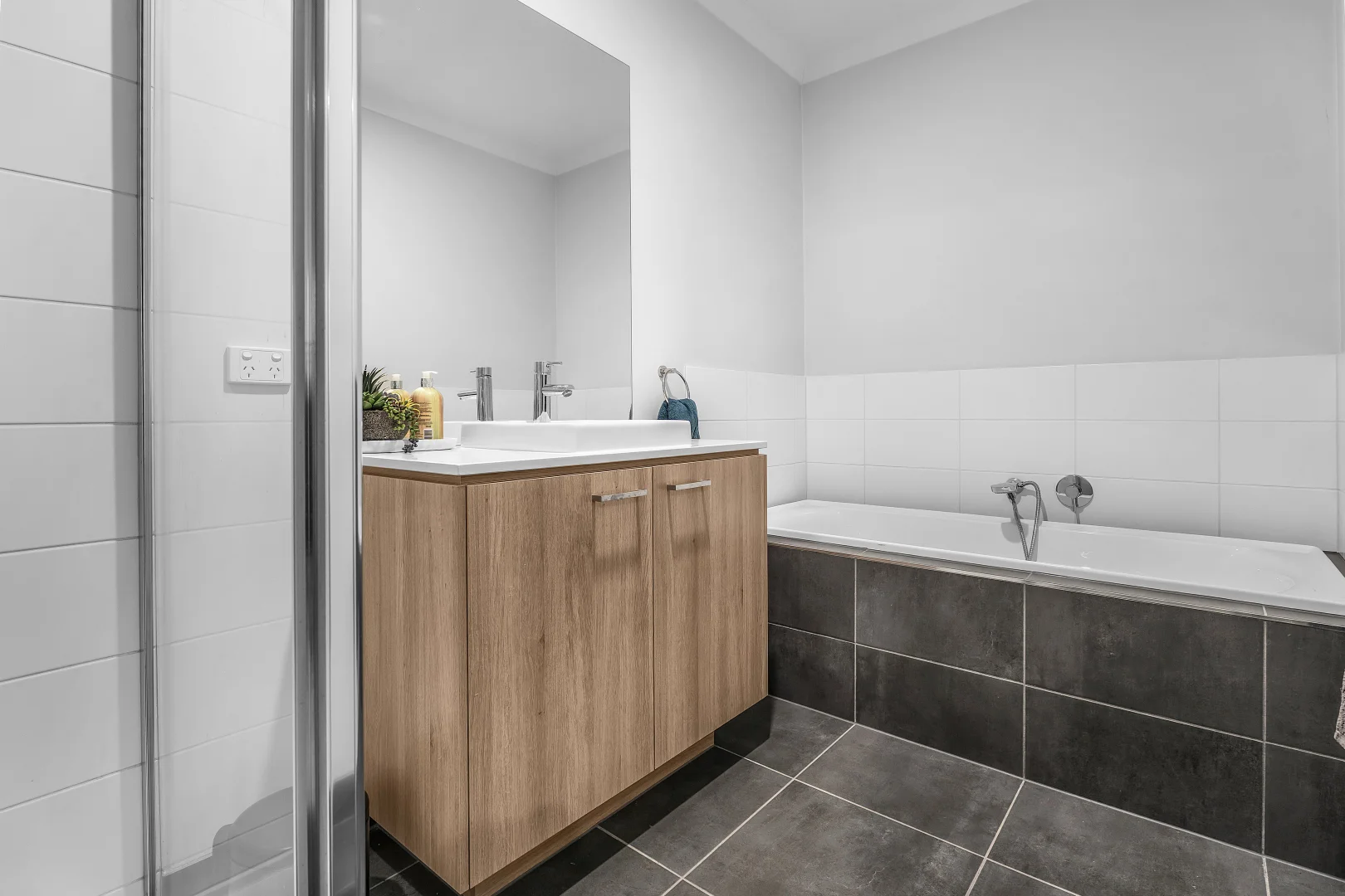 Additional image 10 of 206 Wheelers Park Drive, Cranbourne North VIC 3977