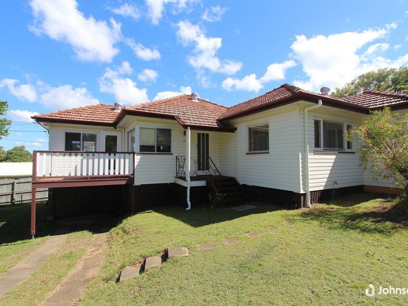 4 bedrooms House in 23 Bethania Street LOTA QLD, 4179
