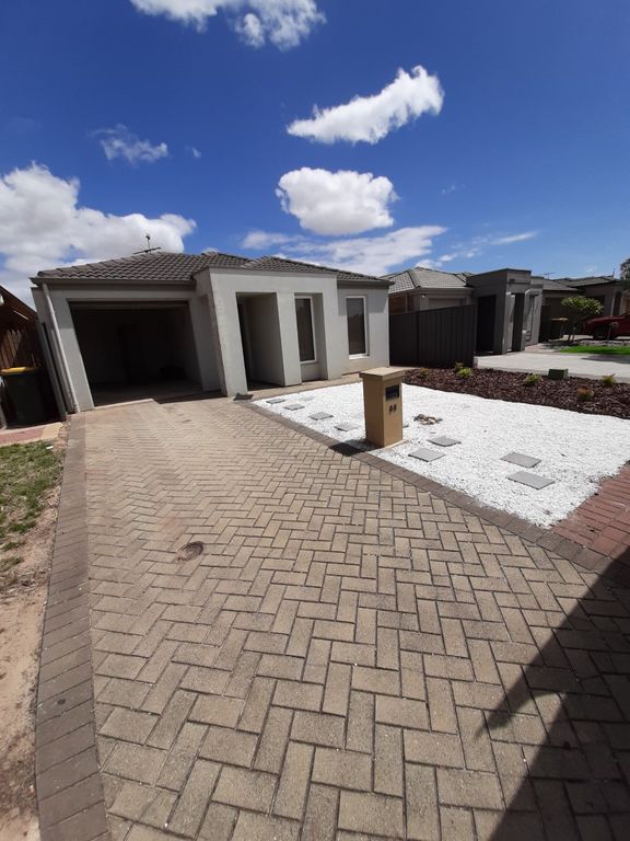 3 bedrooms House in 86 Jarrah Drive MUNNO PARA WEST SA, 5115