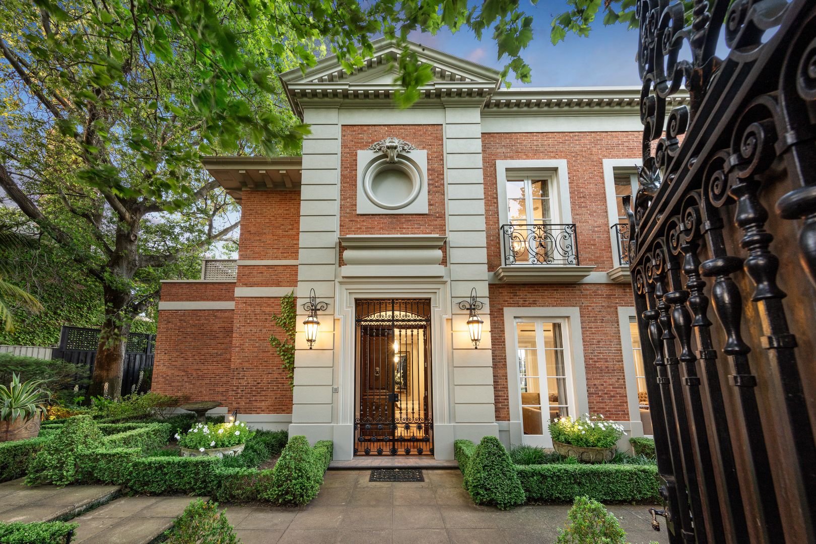 7 Towers Road, Toorak VIC 3142, Image 2