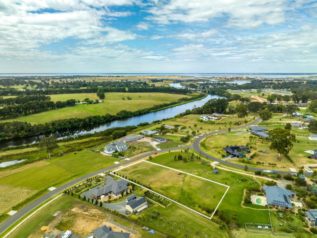 Vacant land in 5 Parkside Drive, NICHOLSON VIC, 3882