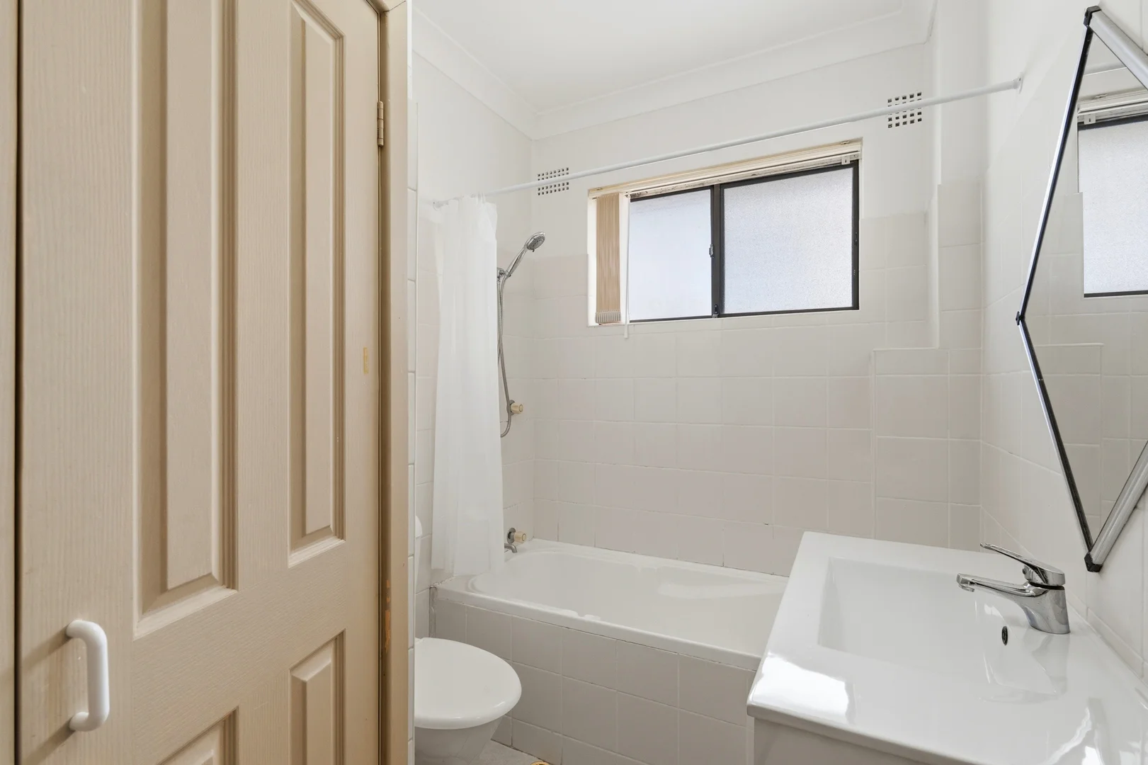 Additional image 3 of 3/82a Ocean View Drive, Wamberal NSW 2260