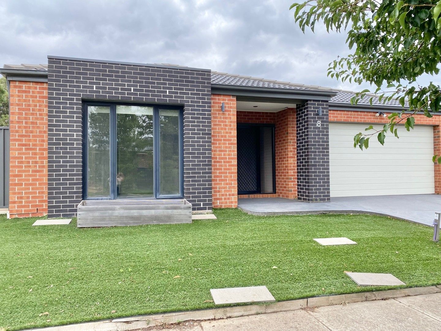 4 bedrooms House in 8 Yarrambat Street MANOR LAKES VIC, 3024