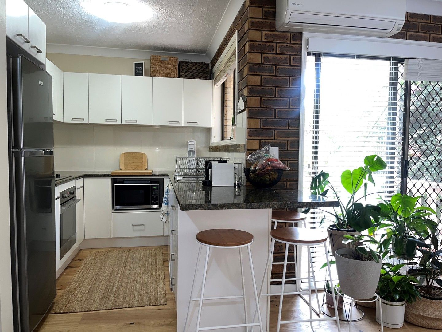 2 bedrooms Apartment / Unit / Flat in 5/6 Genoa Street SURFERS PARADISE QLD, 4217