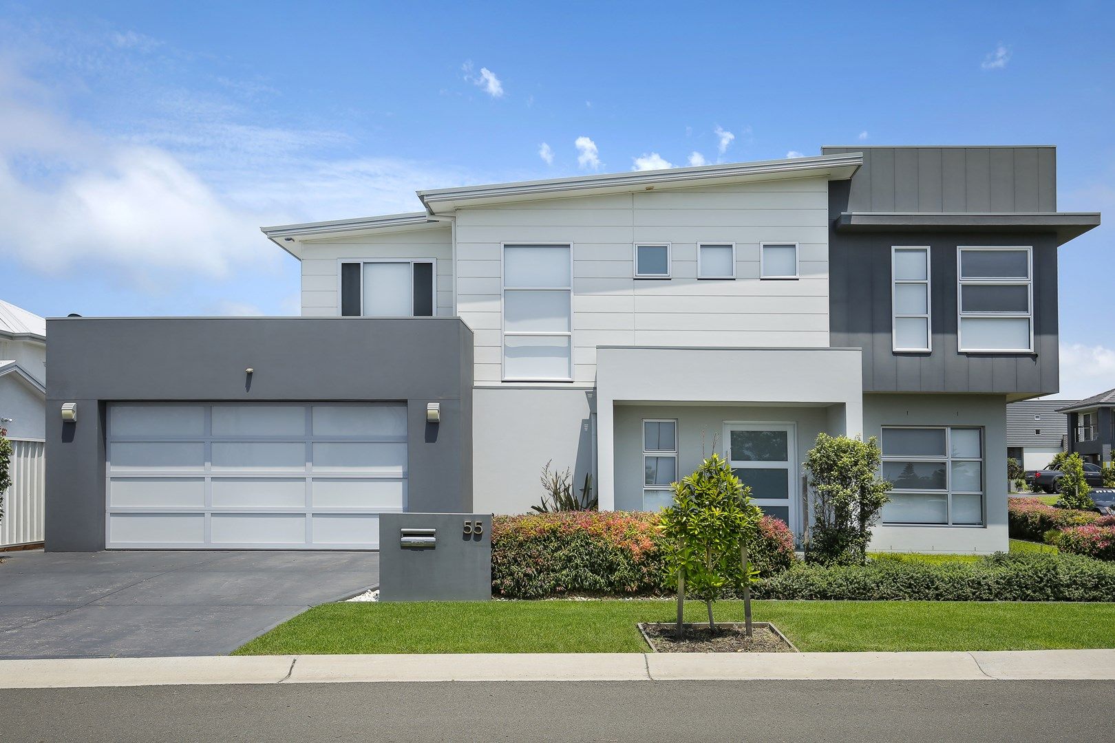 4 bedrooms House in 55 Caravel Crescent SHELL COVE NSW, 2529