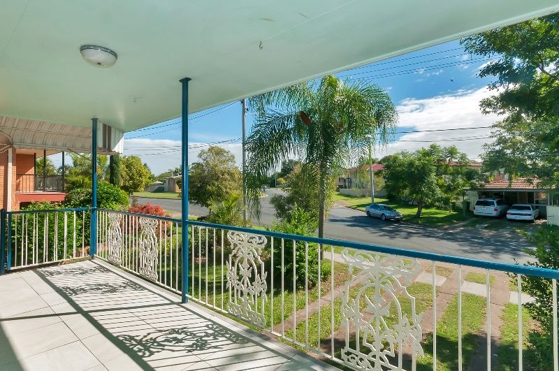 32 Kynance Street, LEICHHARDT QLD 4305, Image 2