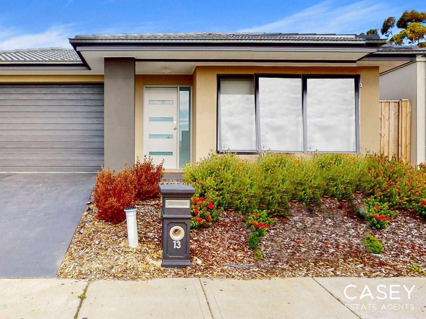 3 bedrooms House in 13 Seahawk Crescent CLYDE NORTH VIC, 3978