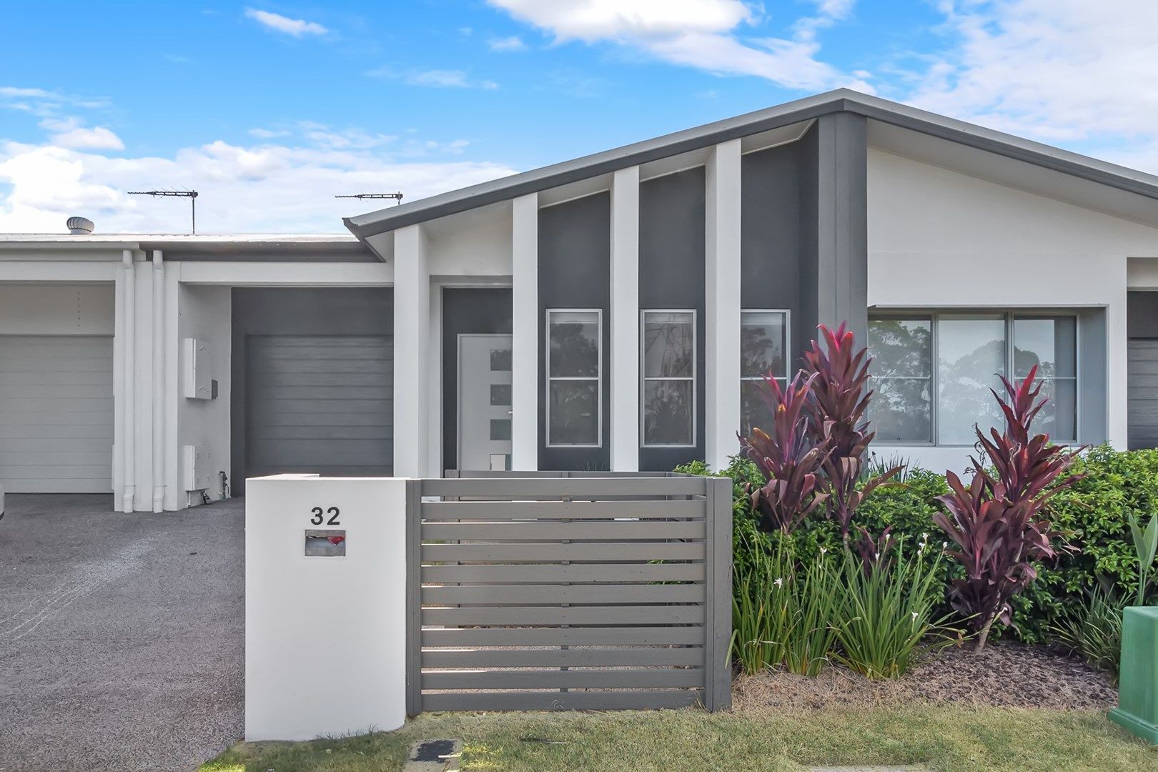 32 McConnell Esplanade, Strathpine QLD 4500, Image 0