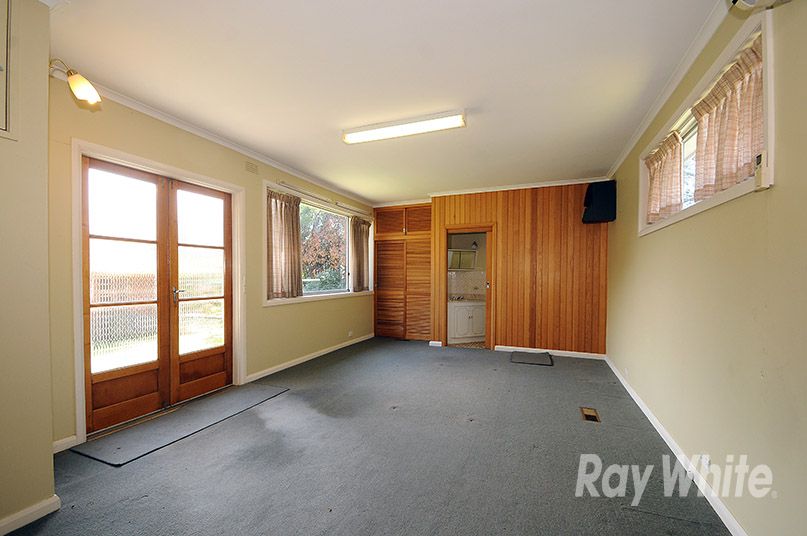 6 Hilda Court, Mount Waverley VIC 3149, Image 2