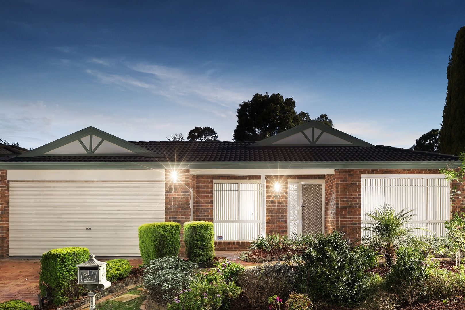 4 bedrooms House in 27 Quail Way ROWVILLE VIC, 3178