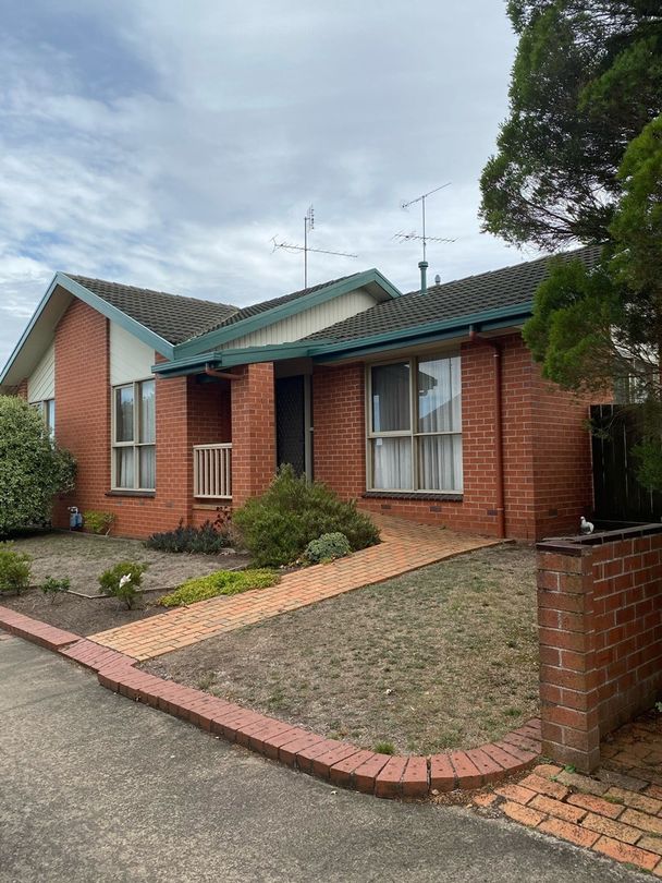 2 bedrooms Apartment / Unit / Flat in 1/25 Kennedy Street HAMILTON VIC, 3300