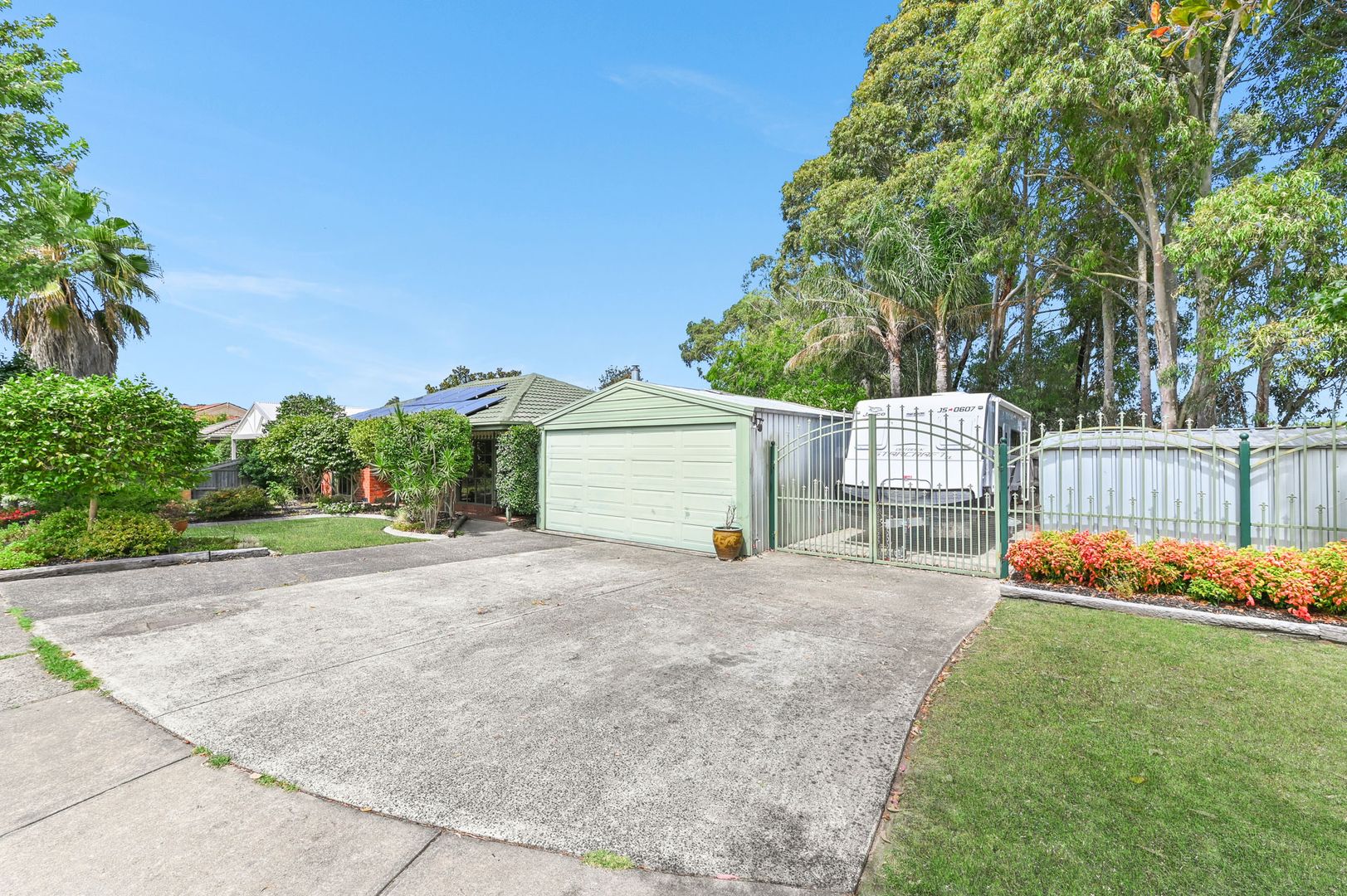 35 Florence Avenue, Berwick VIC 3806, Image 2