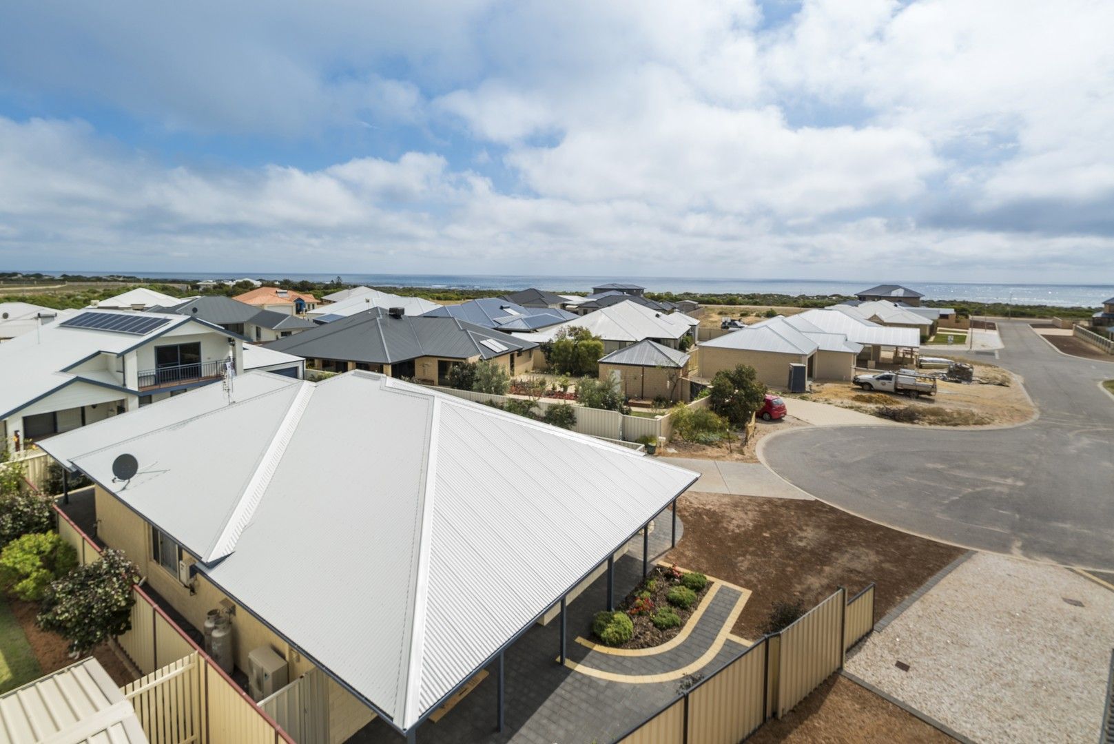 3 bedrooms House in 10 Edgewater Close GLENFIELD WA, 6532