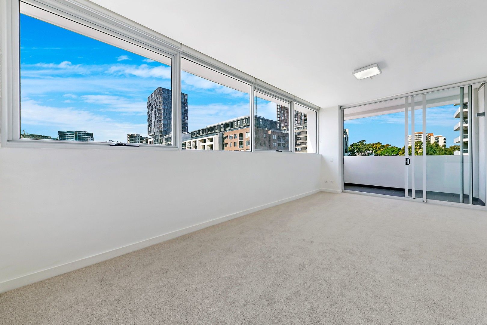 2 bedrooms Apartment / Unit / Flat in Unit 308/15 Gadigal Ave ZETLAND NSW, 2017