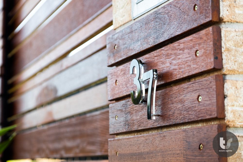 37 Cypress Street, Redland Bay Property History & Address Research