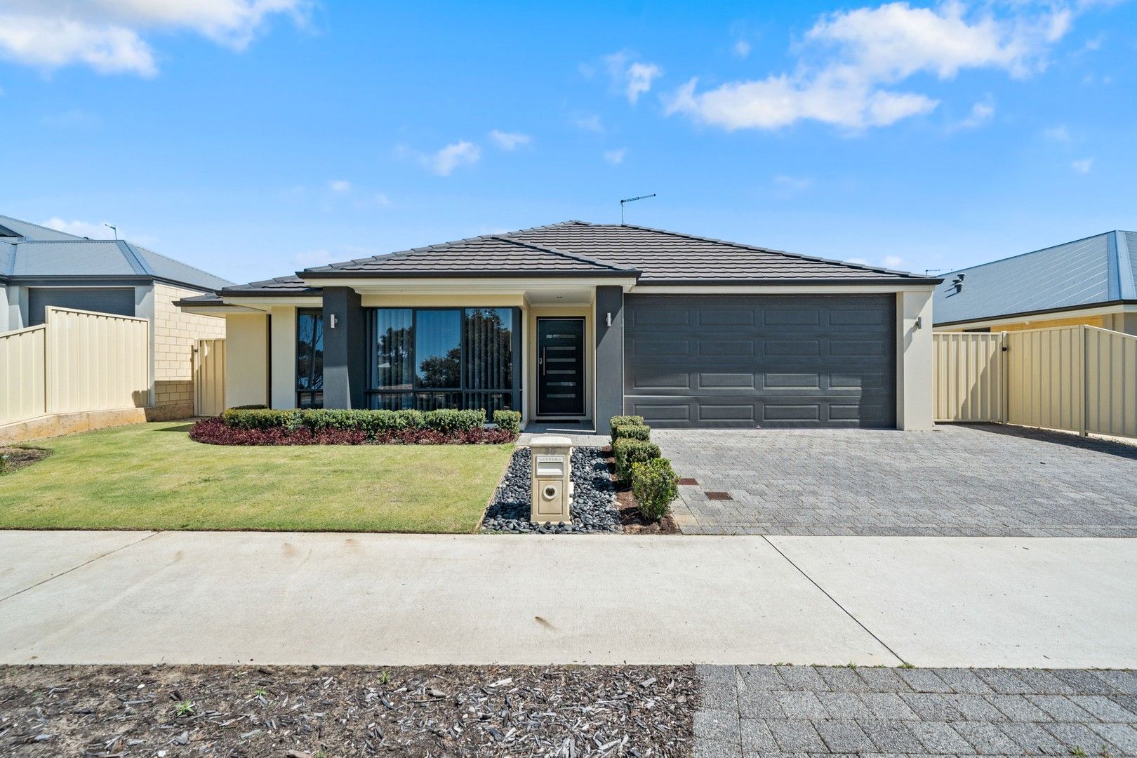 4 bedrooms House in 30 Balclutha Crescent MADORA BAY WA, 6210