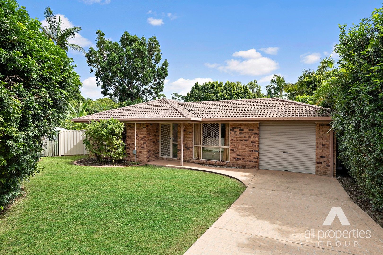 4 bedrooms House in 12 Magnolia Place CARSELDINE QLD, 4034