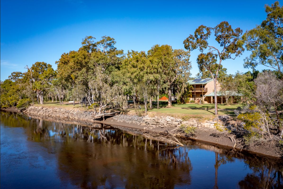 5 bedrooms House in 401 Woppis Road WOODGATE QLD, 4660