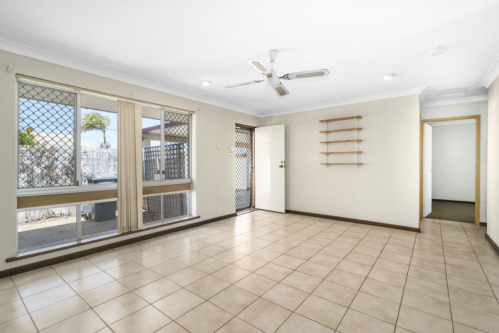 2 bedrooms House in 227A Sixth Street WONTHELLA WA, 6530