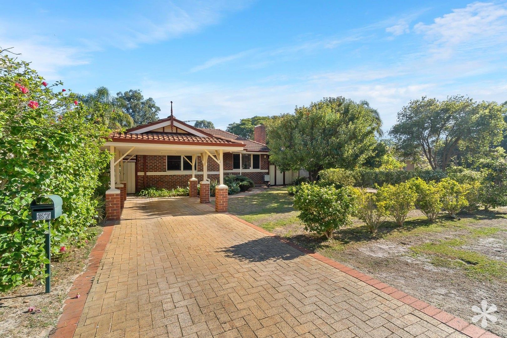3 bedrooms House in 37 Hooson Way WILSON WA, 6107
