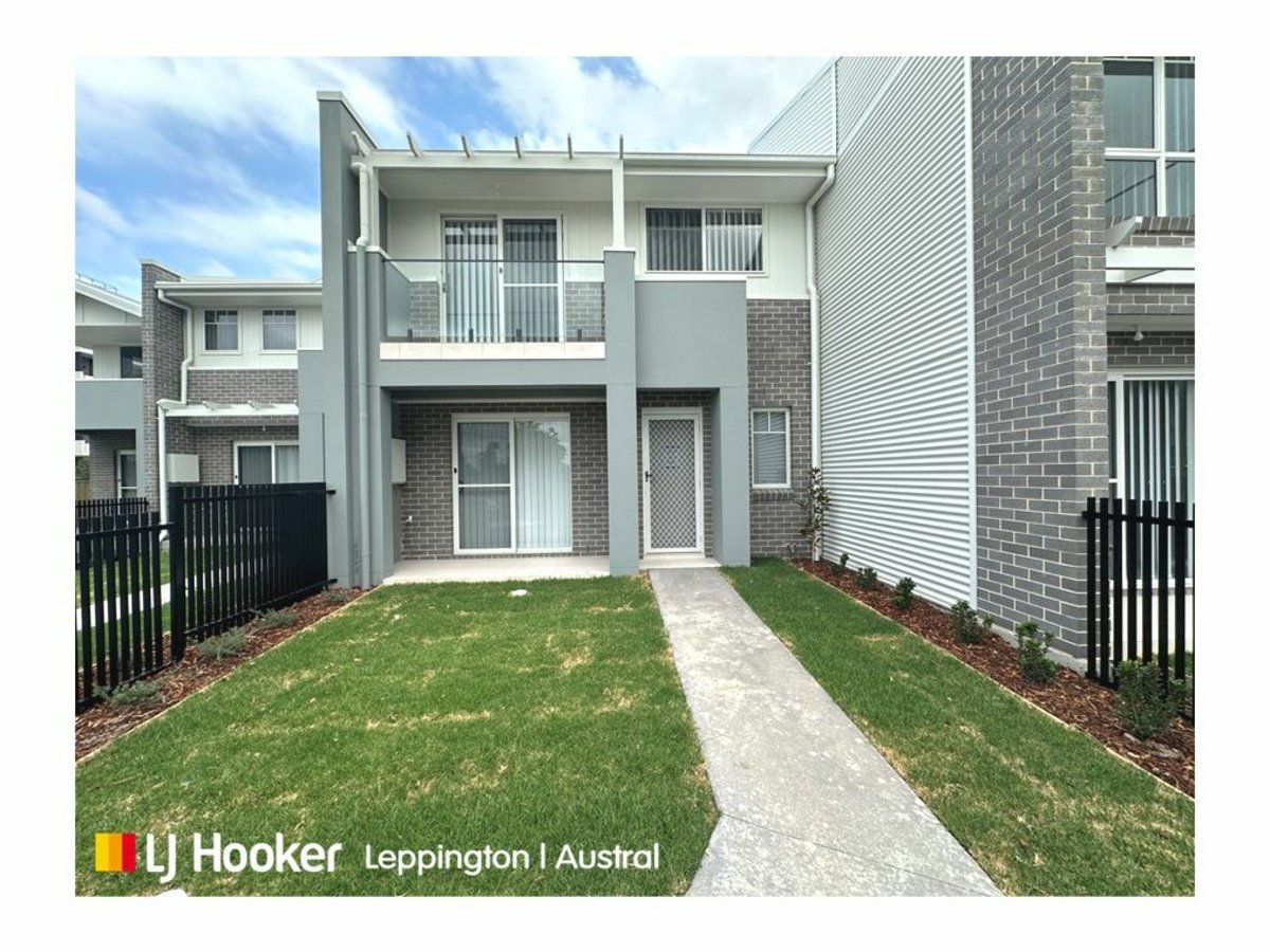 4 bedrooms House in 72 Podium Way ORAN PARK NSW, 2570