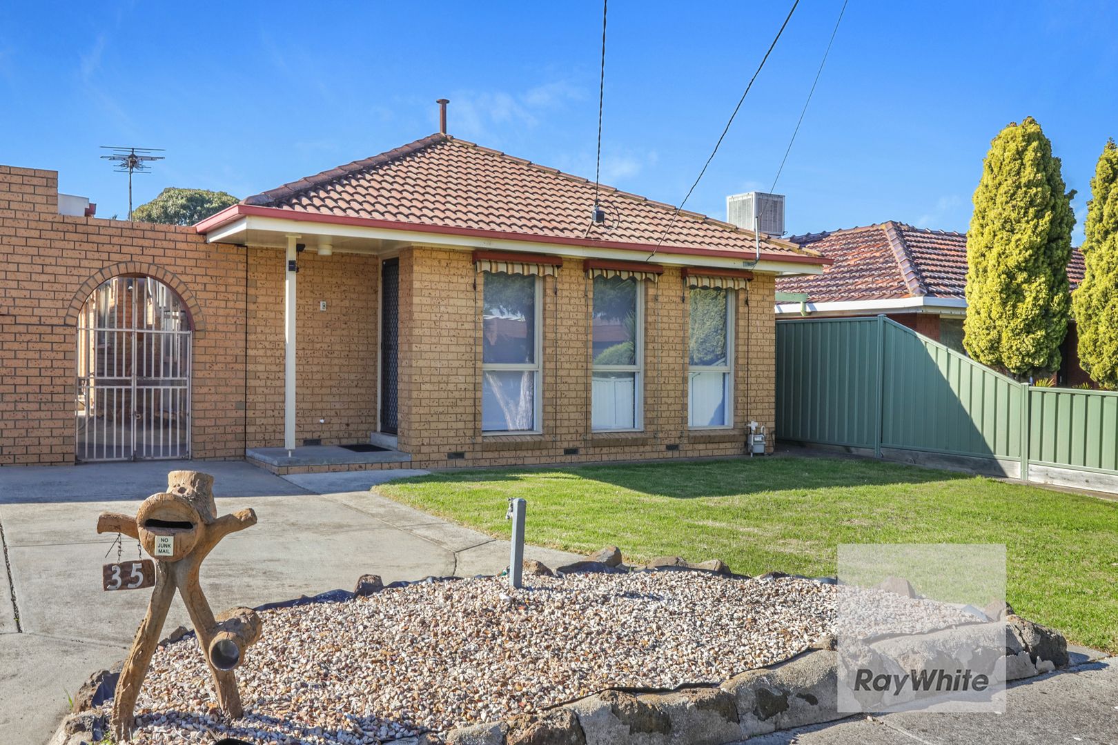 35 Cassandra Drive, Gladstone Park VIC 3043, Image 1