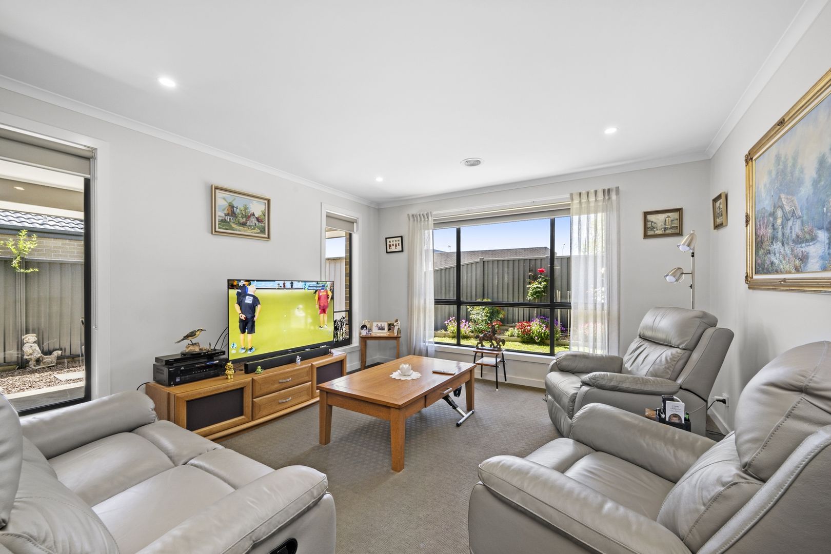 6 Ewart Close, Lucas VIC 3350, Image 2