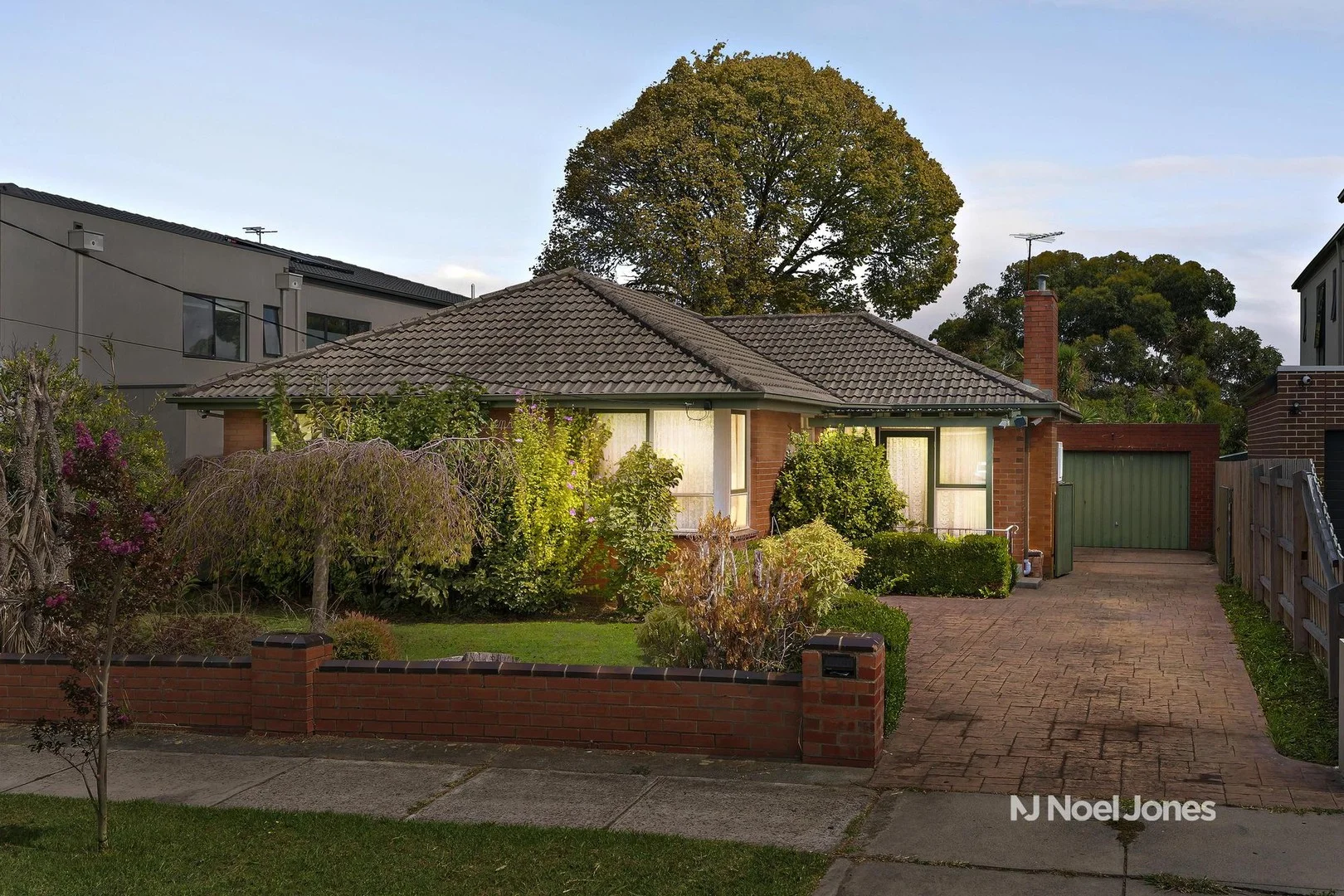 17 Joan Crescent, Burwood East VIC 3151