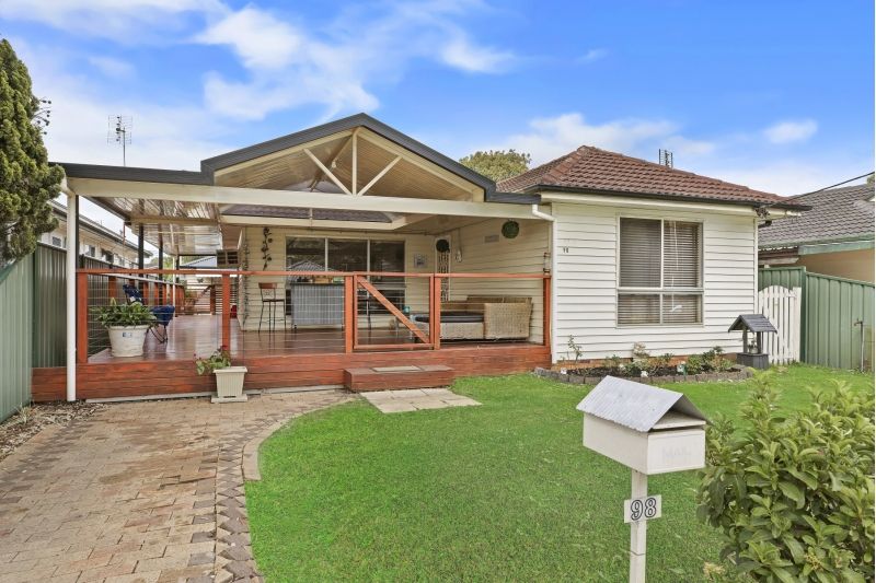 98 Dunalban Avenue, Woy Woy NSW 2256, Image 1