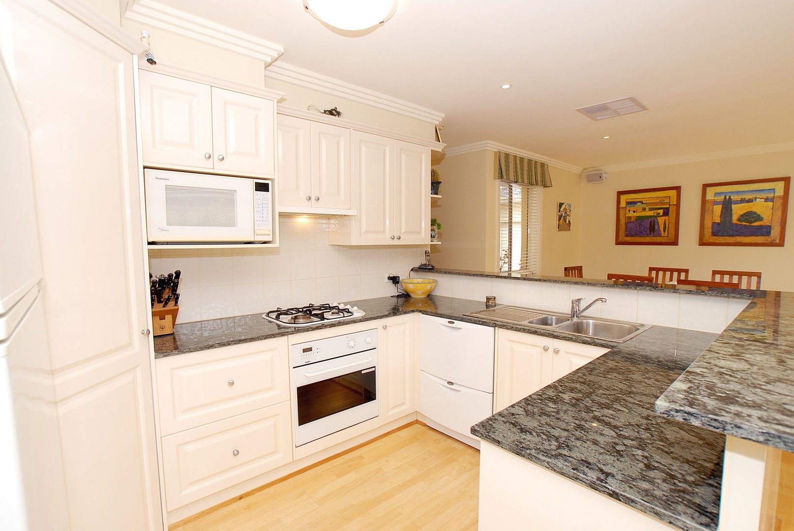 4 bedrooms Townhouse in 1/27 Florence Street GLEN WAVERLEY VIC, 3150
