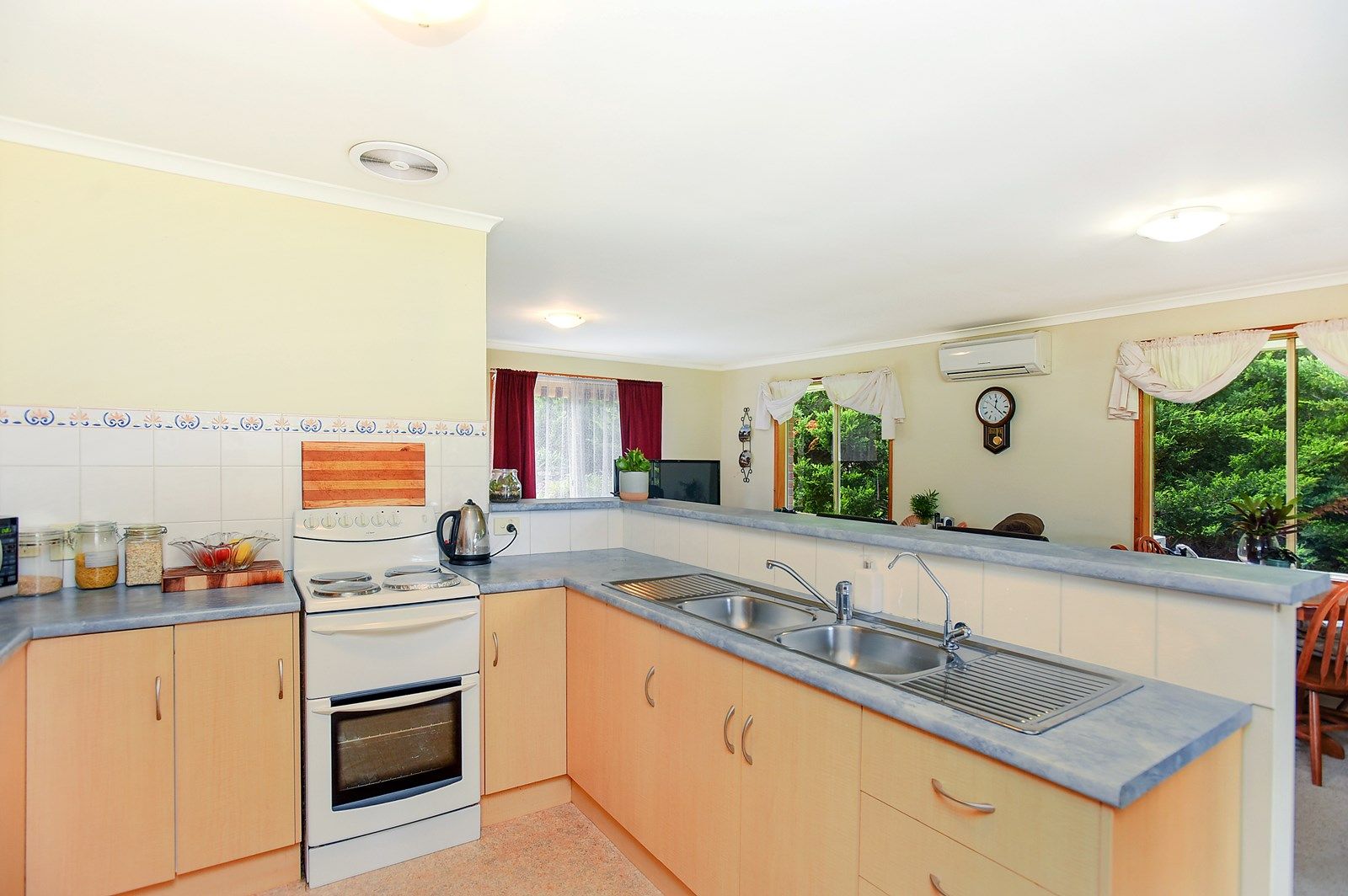 13 Davies Street, Encounter Bay SA 5211, Image 2