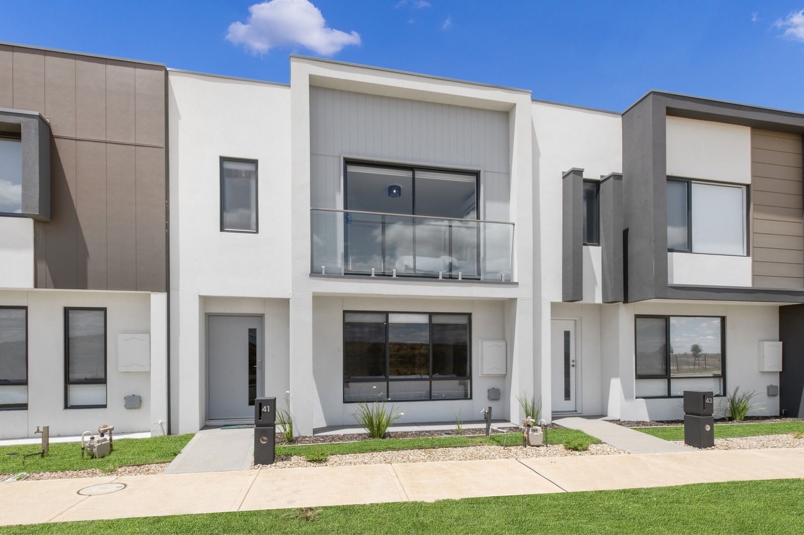 3 bedrooms House in 41 Basten Avenue DEANSIDE VIC, 3336